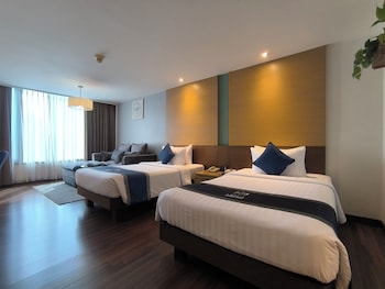 Premier Friend & Family Connecting Room