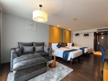 Premier Friend & Family Connecting Room