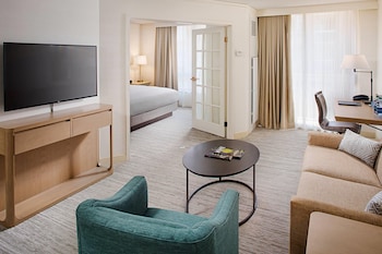 Suite, 1 King Bed, Mobility Accessible, Non Smoking (Roll-In Shower)