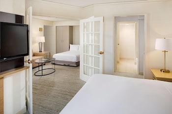Family Suite, Multiple Beds, Non Smoking (Executive Floor)