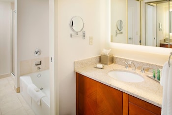 Family Suite, Multiple Beds, Non Smoking (Executive Floor)