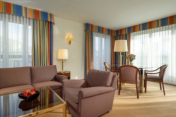 Senior Suite