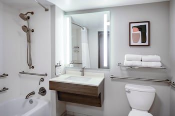 Standard Room, 1 King Bed, Accessible (Communications, Accessible Tub)