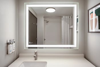 Standard Room, 1 King Bed (Pet Friendly)