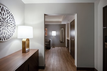 Suite, 1 King Bed (Additional Living Area)