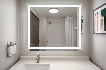 Standard Room, 1 King Bed (Pet Friendly)