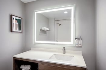 Standard Room, 1 King Bed (Pet Friendly)