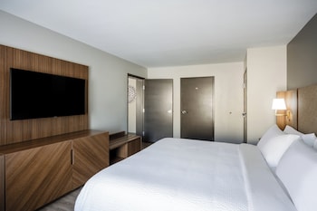Suite, 1 King Bed (Parlour)