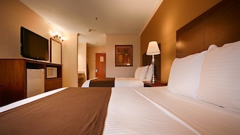 Standard Room, 2 Queen Beds, Non Smoking, Refrigerator & Microwave (Pet Friendly)