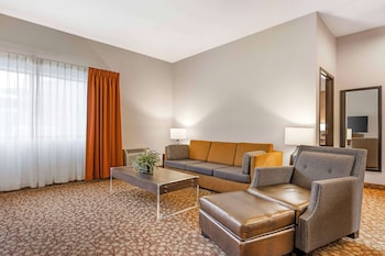 Suite, 1 Queen Bed, Non Smoking, Kitchen