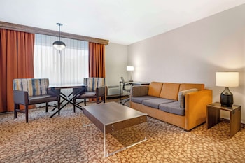 Suite, 2 Queen Beds, Non Smoking, Refrigerator & Microwave