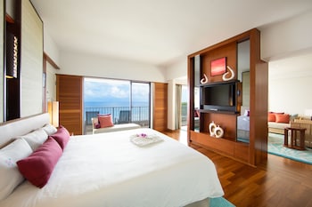 Ocean Front Premier Suite with Lounge access (Breakfast at Restaurant, includes child)