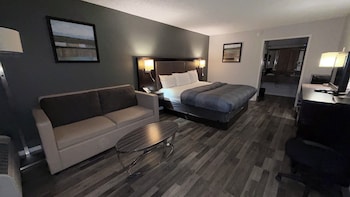 Suite, 1 King Bed with Sofa bed, Non Smoking