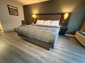 Standard Room, 1 King Bed, Smoking