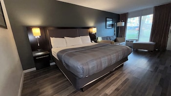 Suite, 1 King Bed with Sofa bed, Non Smoking