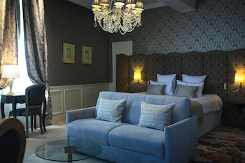 Family Room, 1 King Bed, Non Smoking (with Sofabed)