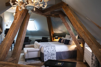 Suite, 1 King Bed, Non Smoking (with Sofabed)