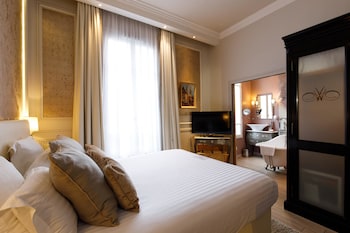 Deluxe Room, 1 Queen Bed, Non Smoking (Larger Room;Twin bed on request)