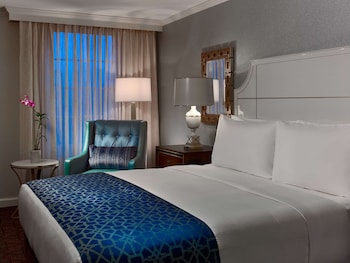 Deluxe Room, 1 King Bed, Accessible, Bathtub (Mobility)