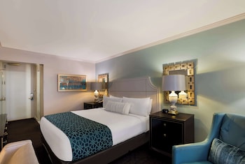 Deluxe Room, 1 King Bed, Accessible, Bathtub (Mobility)