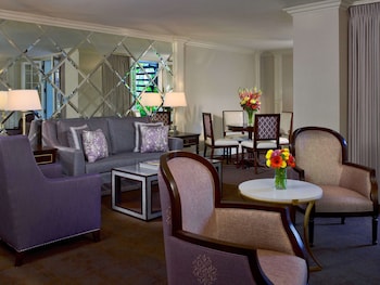 Suite, 2 Bedrooms (Interior)