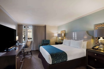 Room, 1 King Bed, Non Smoking, Furnished Balcony (Bourbon Balcony)
