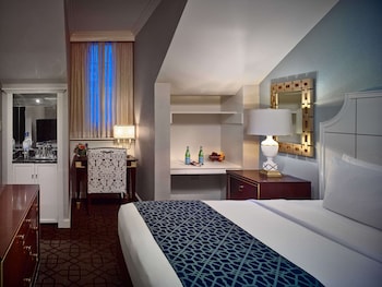 Deluxe Room, 1 Queen Bed, Non Smoking