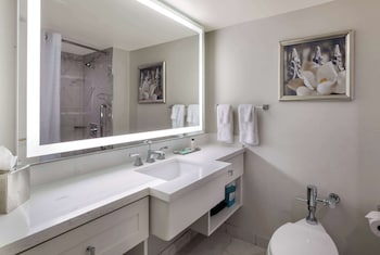 Deluxe Room, 2 Queen Beds, Accessible (Hearing)