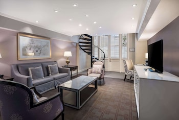 Suite, 1 King Bed (Back Patio Split Level)