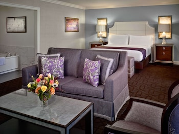 Junior Suite, 1 King Bed (RClub)