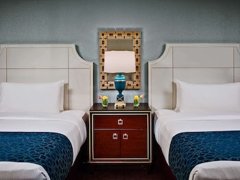 Deluxe Room, 2 Queen Beds, Accessible (Hearing)