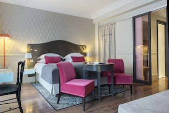 Deluxe Room Opera View