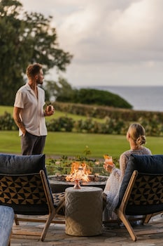 Fire Lanai, 1 Bedroom Suite, Club Lounge access, 1 King, Sofa Bed, Oceanfront