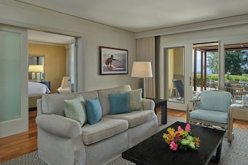 Fire Lanai, 1 Bedroom Suite, Club Lounge access, 1 King, Sofa Bed, Oceanfront