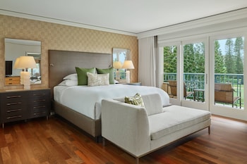 Deluxe Room, 1 King Bed, Lanai, Resort View (Hearing Accessible)