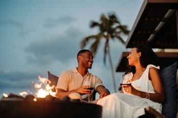 Fire Lanai, Deluxe Guest Room, 2 Queen, Fireplace