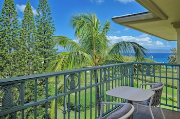 Deluxe Room, 2 Queen Beds, Partial Ocean View