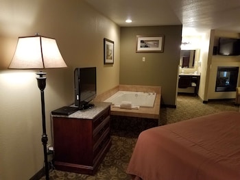 Suite, 1 King Bed with Sofa bed, Non Smoking, Refrigerator & Microwave (with Sofabed)