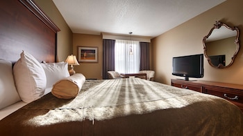 Standard Room, 1 King Bed, Non Smoking, Refrigerator & Microwave