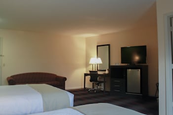 Suite, 2 Queen Beds, Mountain View