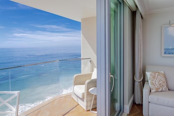 Premium Oceanfront King Corner Studio