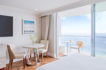Premium Studio, 1 King Bed, Oceanfront