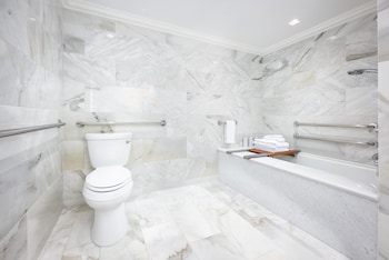 Oceanview Accessible Queen