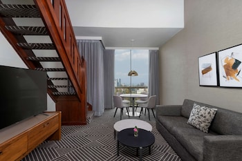 Suite, 1 King Bed (Duplex)