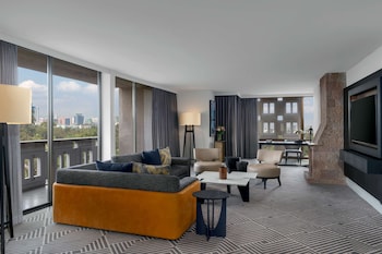 Suite, 1 King Bed (Ambassador)
