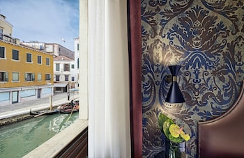 Superior Triple Room, Canal View