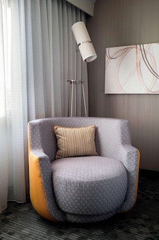 Deluxe Room, 1 King Bed with Sofa bed