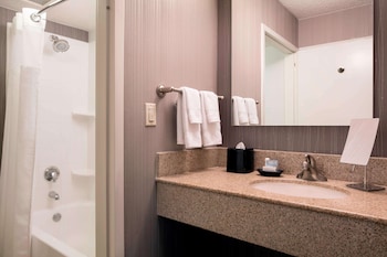 Room, 2 Queen Beds, Accessible (Mobility Tub)
