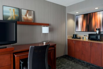 Suite, 1 King Bed with Sofa bed (Balcony Poolview)