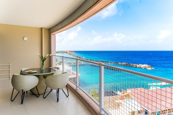 Sun Club Master Suite